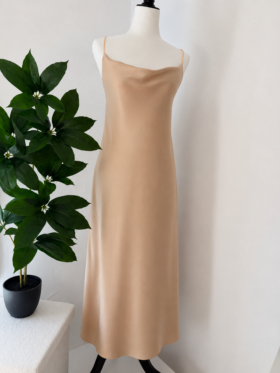 ✨ Vestido Satinado Champagne Elegance✨